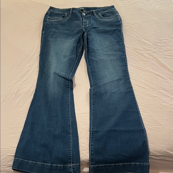 Cache Flare Jeans - Picture 9 of 9